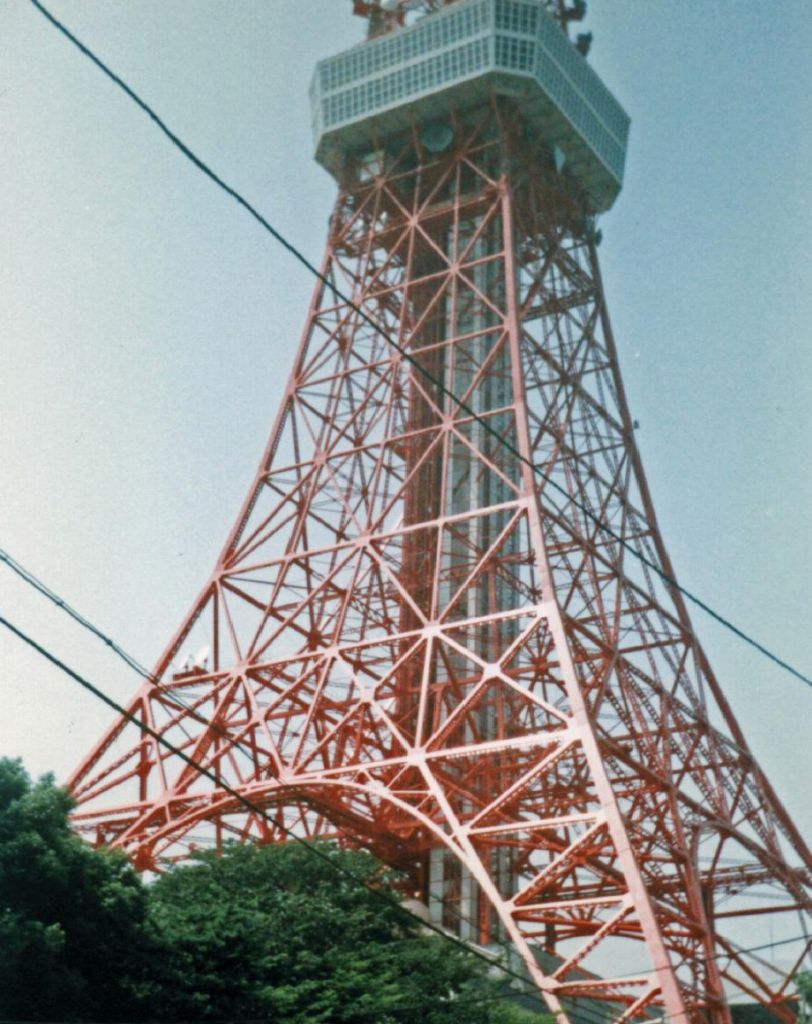 Tokyo Tower, which didn't fit in my camera at all :)