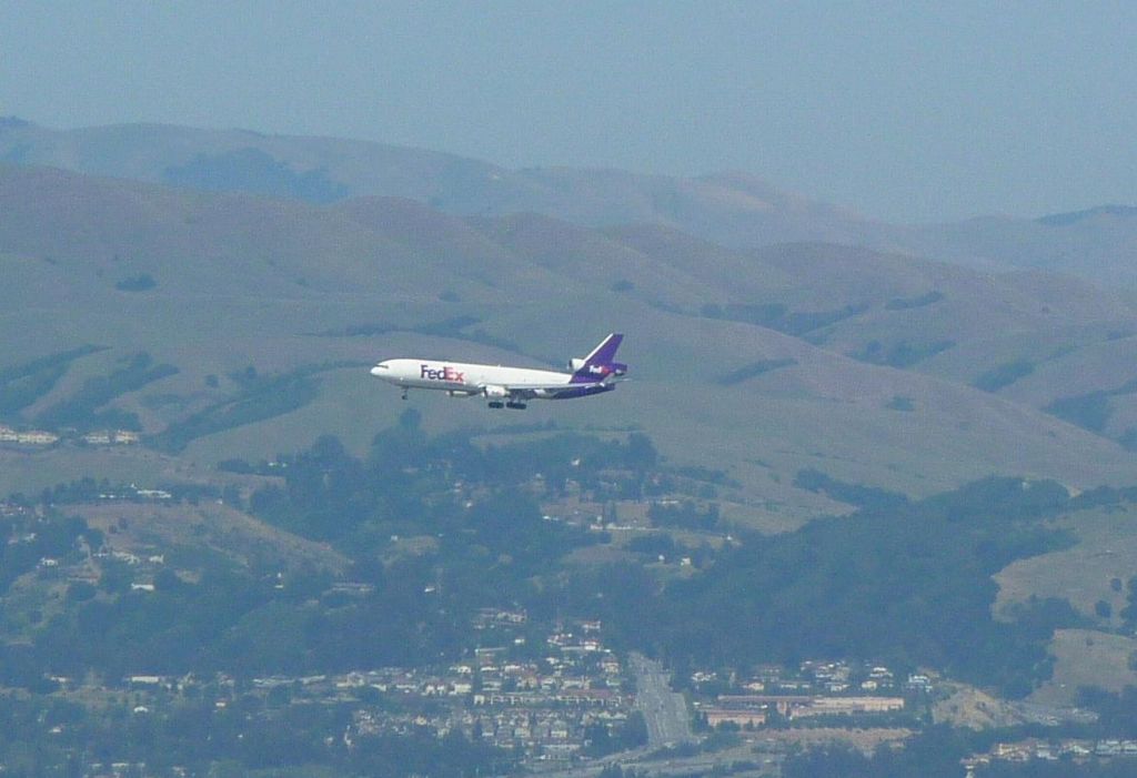 Fedex landing at Oakland