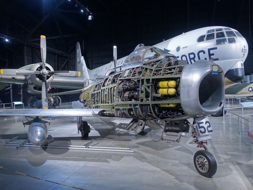nice to see how a plane is inside (F-86H Sabre)