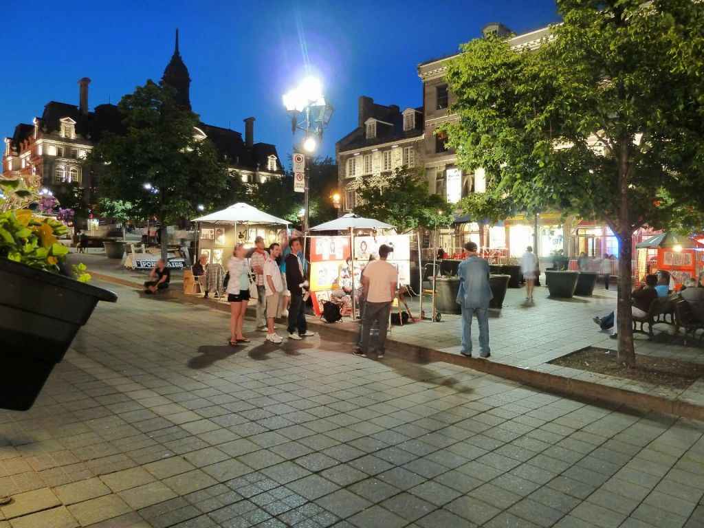 Place de Jacques Cartier at night