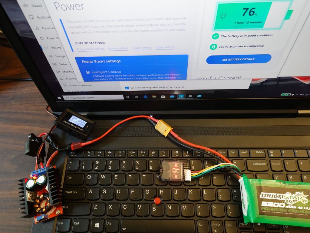 it works, and the laptop thinks it's connected to a 230W power supply thanks to the center pin resistor.