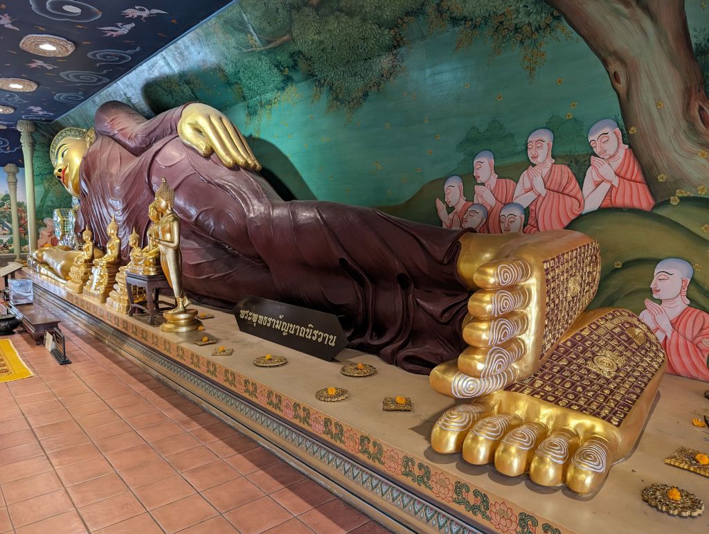 Thailand likes reclining buddhas :)