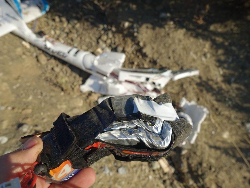 i'm impressed the lipo did not blow up, it was a pretty high speed crash straight down (130kph)