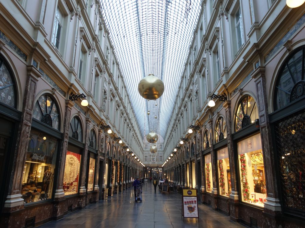 beautiful Galeries Royales St Hubert, filled with shops