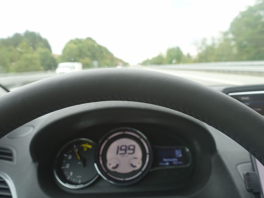 I only got 200kph for 2-3 seconds and wasn't fast enough to get a clear picture