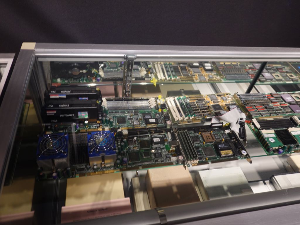 daugherboards that contained entire motherboards and CPUs, cool