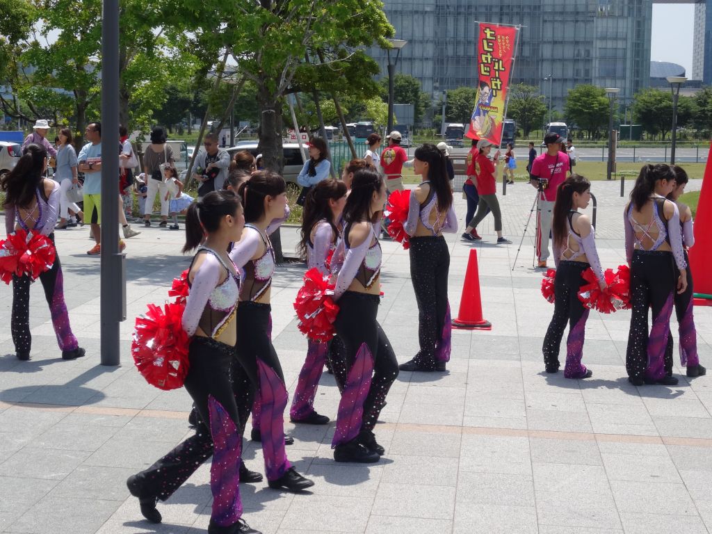 they have cheerleaders in Japan now?