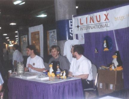 [linux international booth]