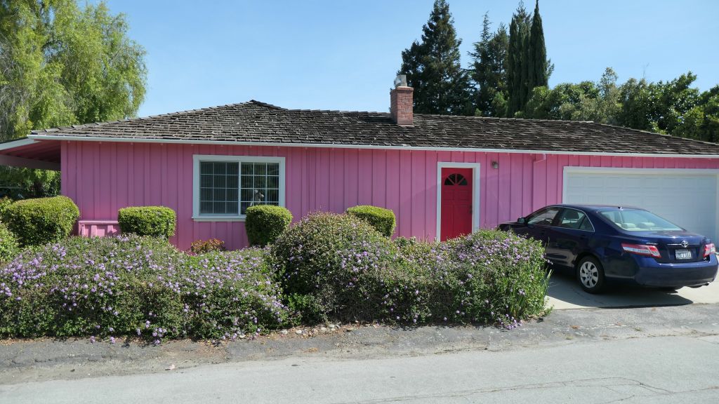 nice pink house on the way to Steven Creek Trail