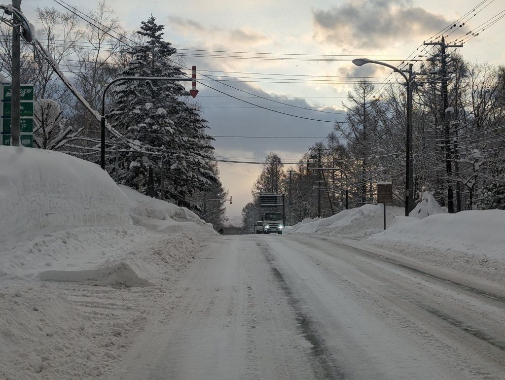 snowy drive to rusutsu, but the roads stayed open