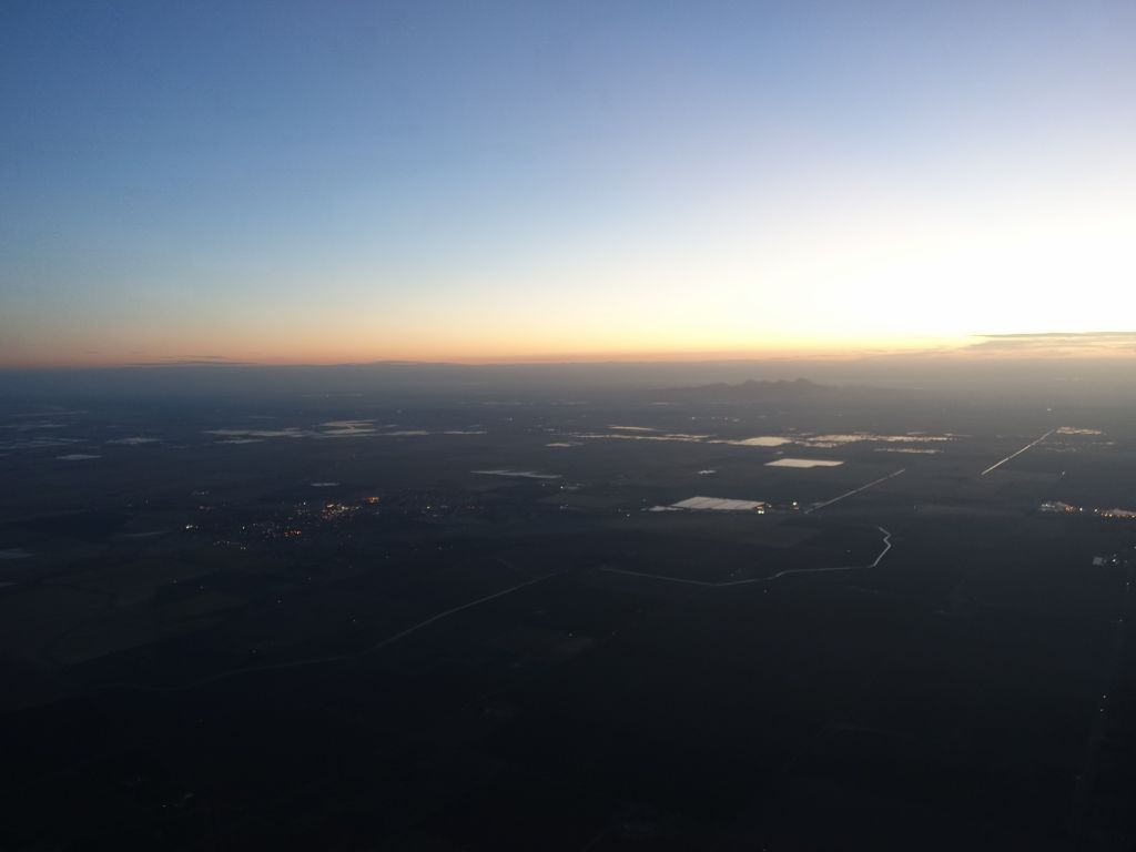 I realized as I was arriving that it was good that the sun was rising on the unlit willows runway :)