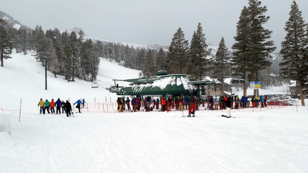 the line at cornice was surprisingly short for a sunday