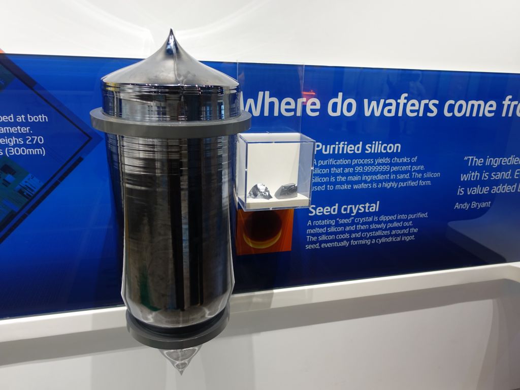 huge piece of silicon wafers are made of