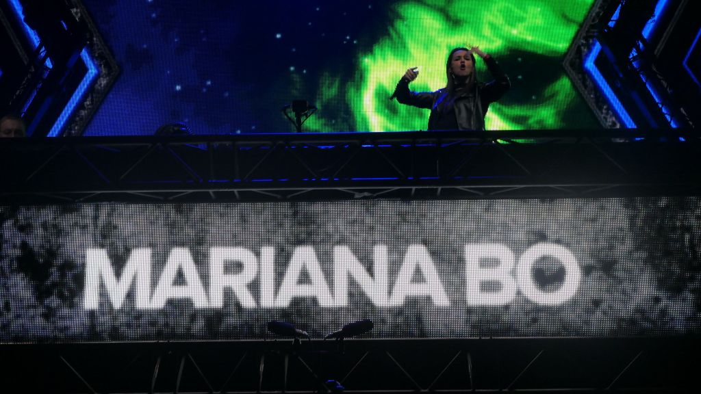 Mariana Bo was also full of energy, good show