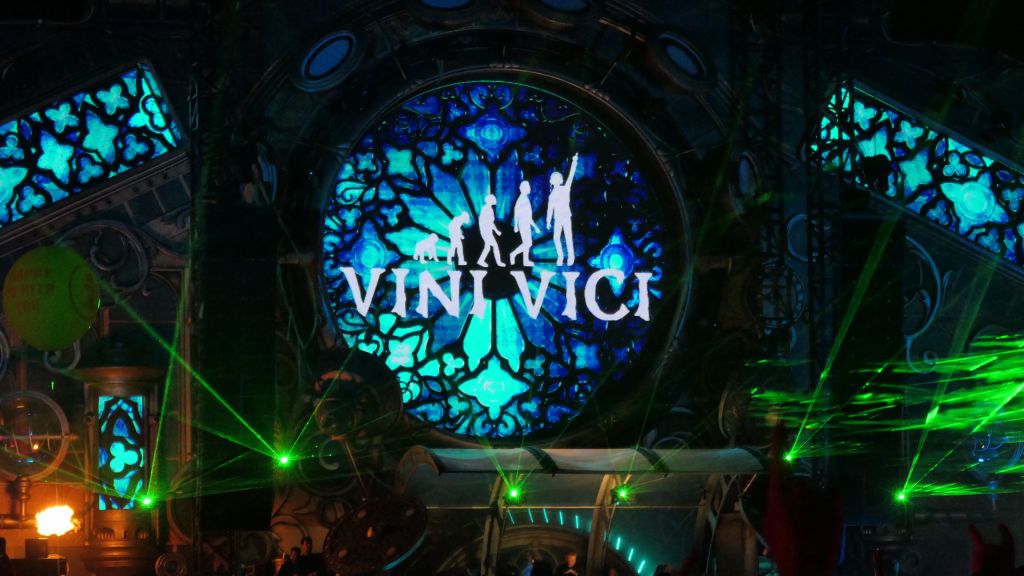 as a surprise set, Vini Vici closed the night
