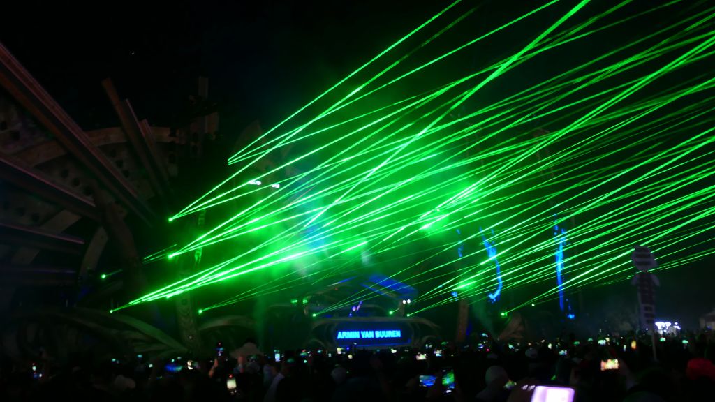 they did have lasers, but they weren't used enough in my opinion