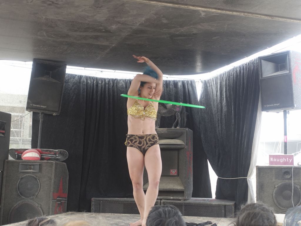 a nice burlesque show I caught during a dust storm