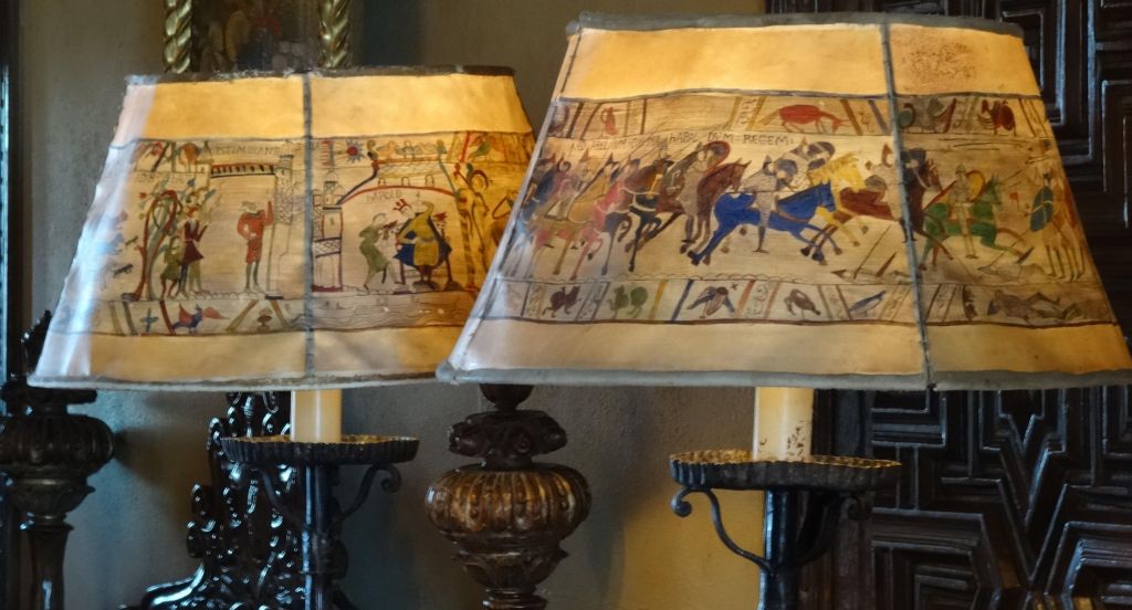 Tapisserie de Bayeux on the lamps, nice