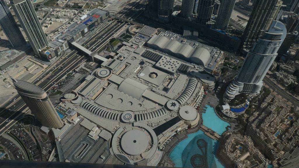 Dubai Mall with fountains