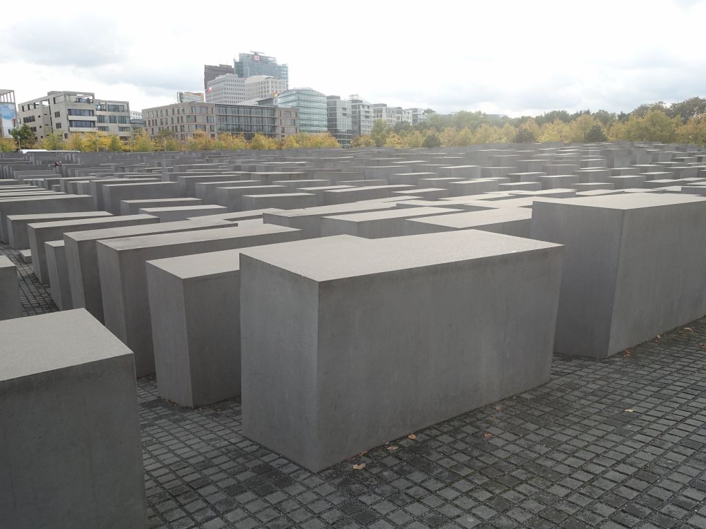 monument to murdered jews