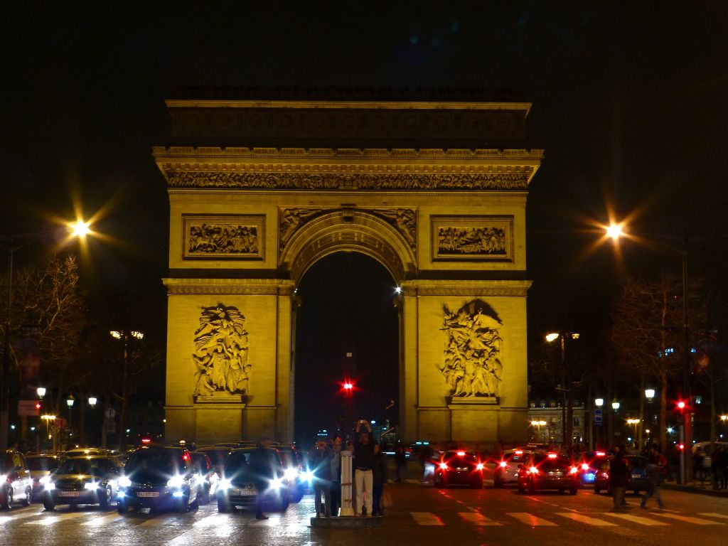 and we walked all the way back from l'obelisk to the arc the triomphe, time to go home