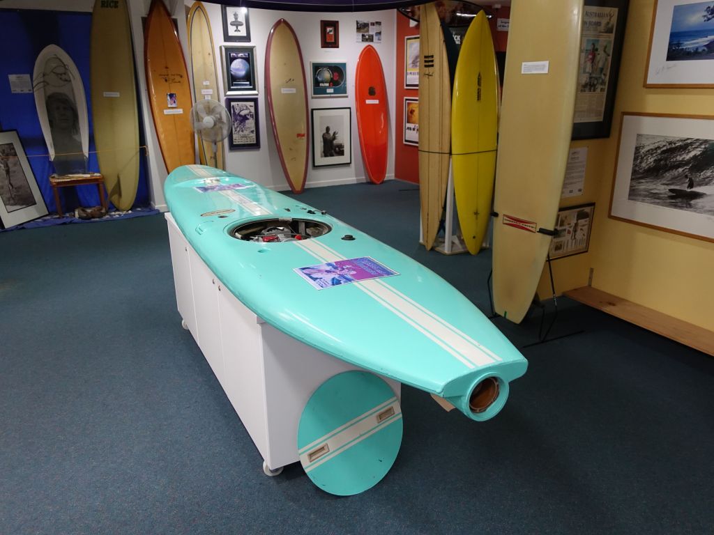 motor surf board, cool :)