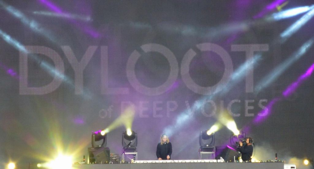 Dyloot plays great trance