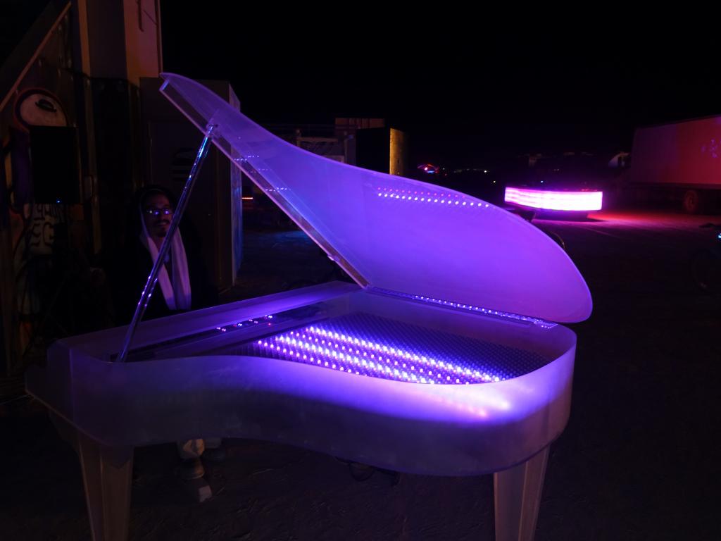 7403 - Temple Silent n LED Piano