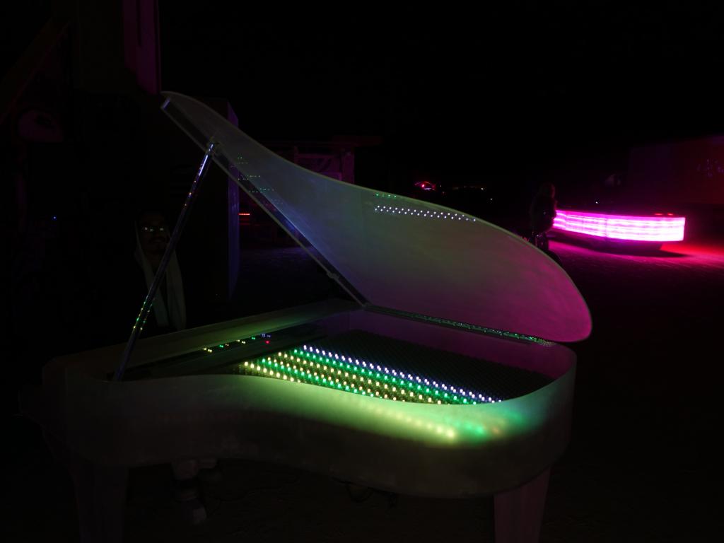 7405 - Temple Silent n LED Piano