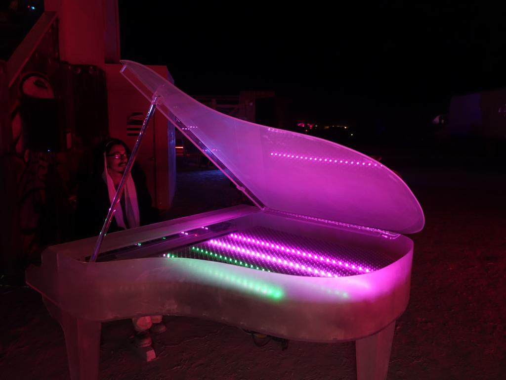 7408 - Temple Silent n LED Piano