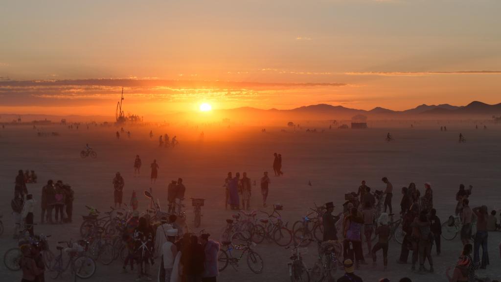 546 - 20220903 Burning Man Paavo Above n Beyond Discow Sunrise